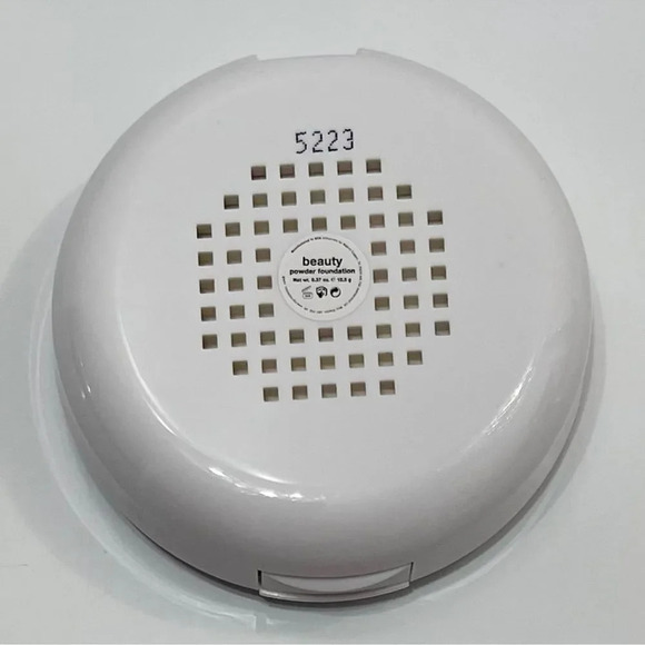 TIGI Cosmetics Beauty Powder Foundation - Picture 3 of 4